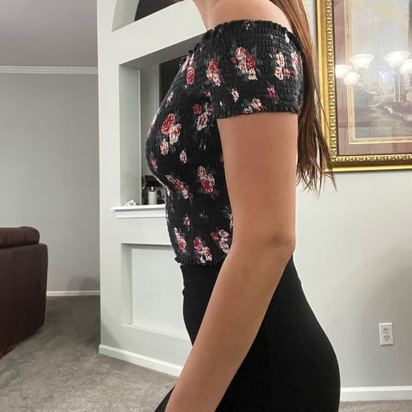 EUC Black Floral Off the Shoulder Crop Top - Picture 3 of 5